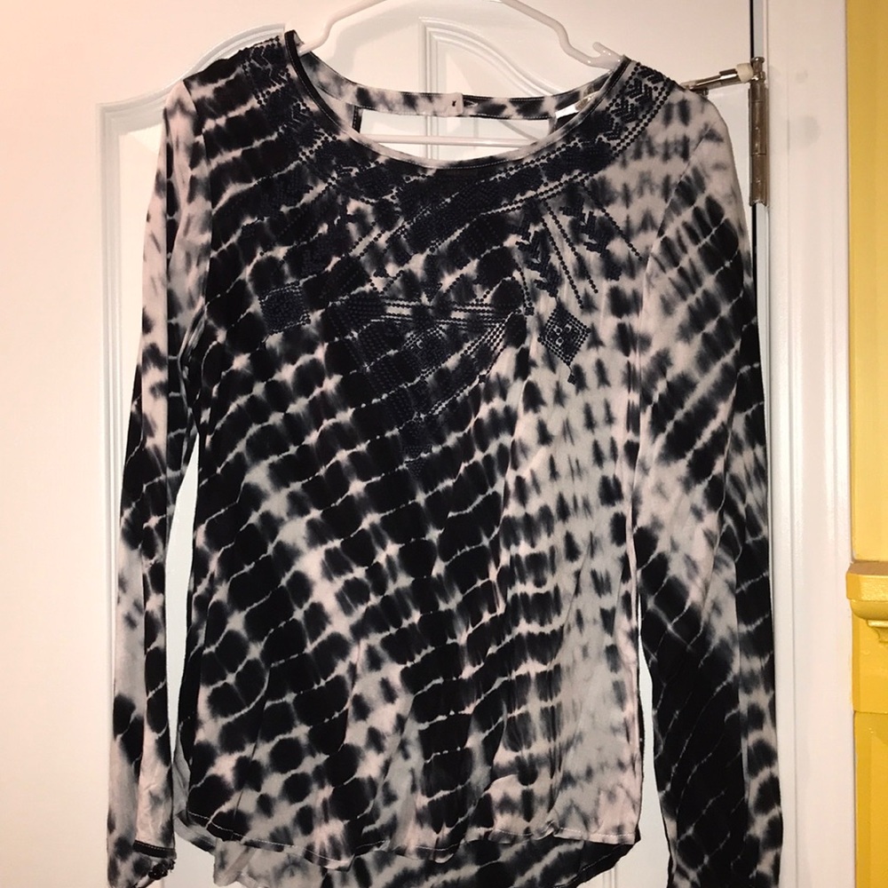 Flowy tie-dye patterned shirt!!